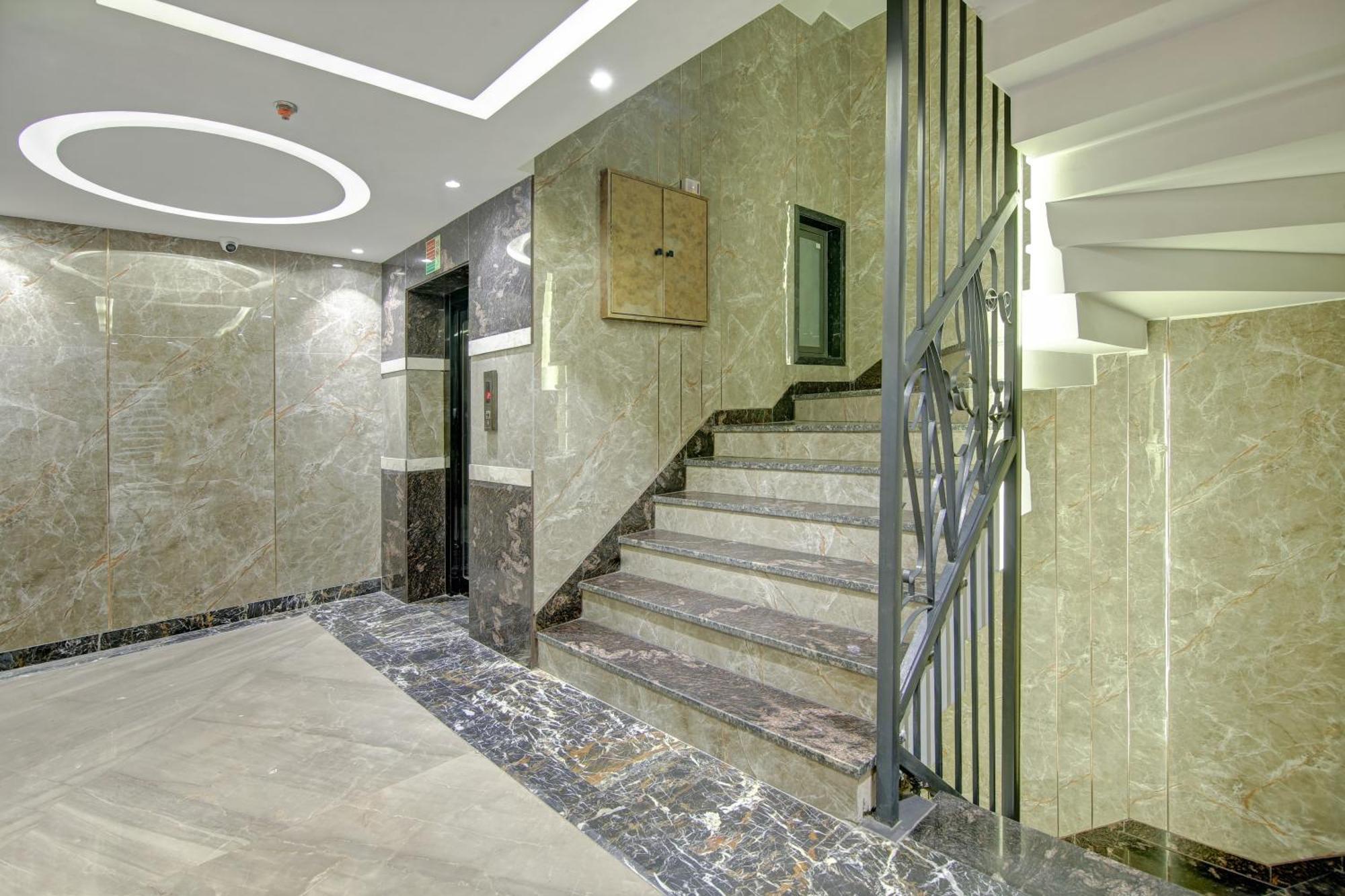 Hotel Uptown - 1 Km Connaught Place ニューデリー エクステリア 写真