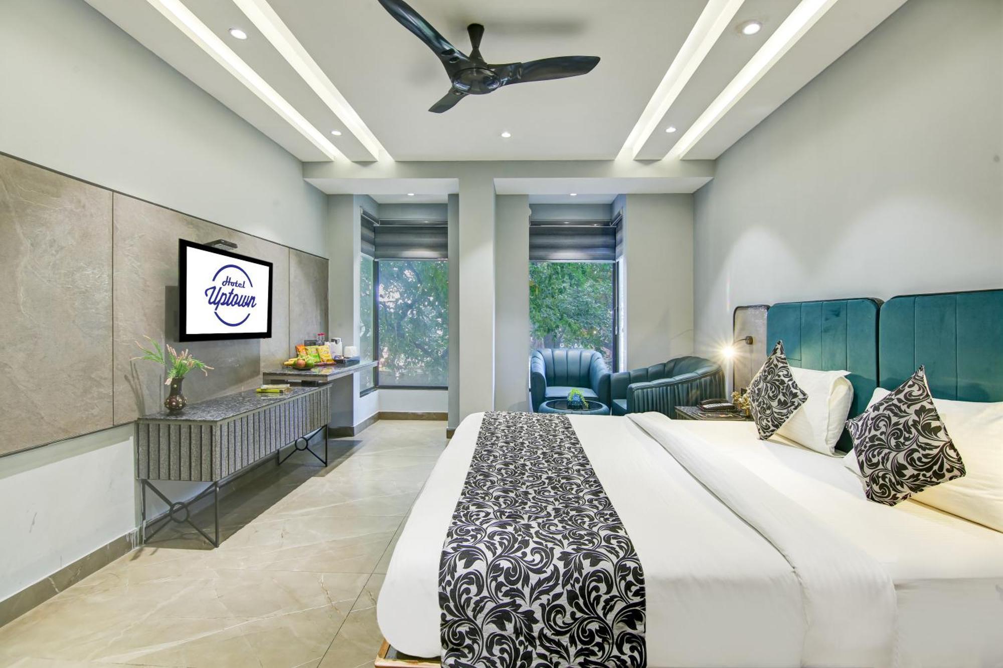 Hotel Uptown - 1 Km Connaught Place ニューデリー エクステリア 写真
