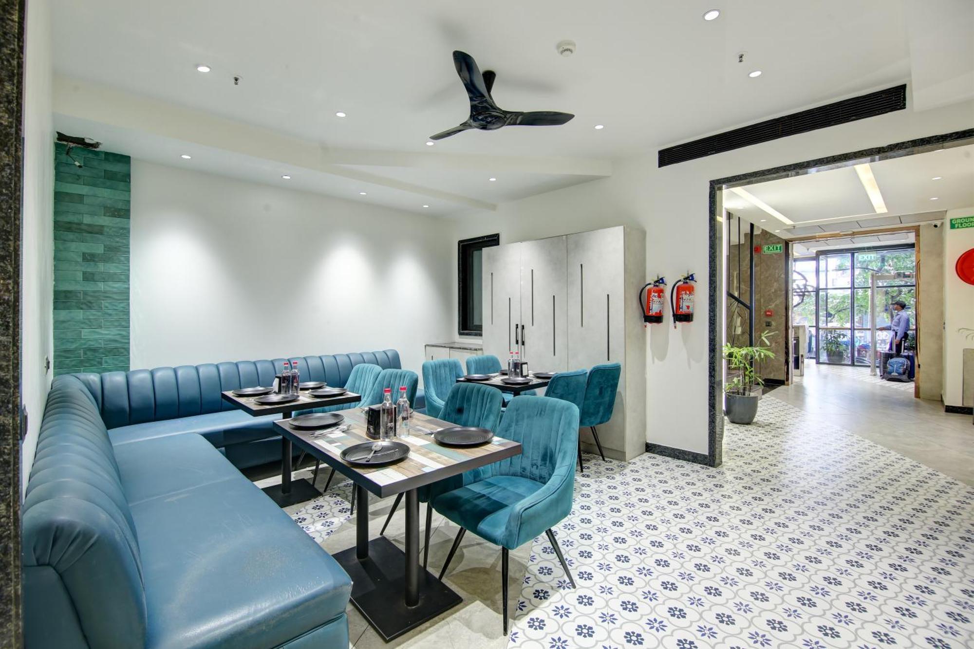 Hotel Uptown - 1 Km Connaught Place ニューデリー エクステリア 写真