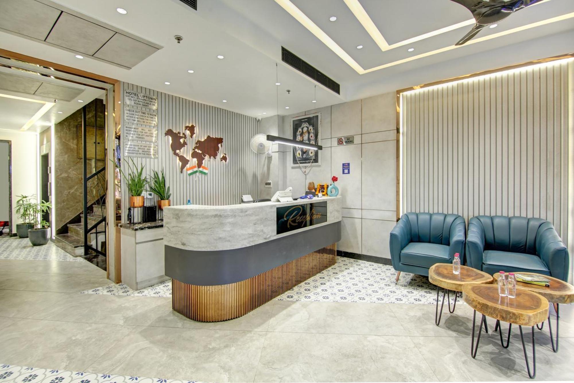 Hotel Uptown - 1 Km Connaught Place ニューデリー エクステリア 写真