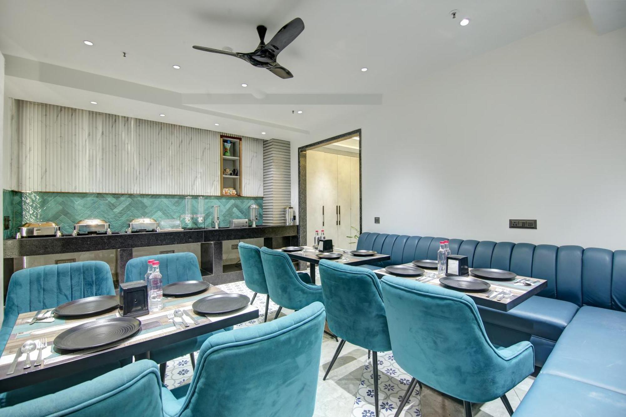 Hotel Uptown - 1 Km Connaught Place ニューデリー エクステリア 写真