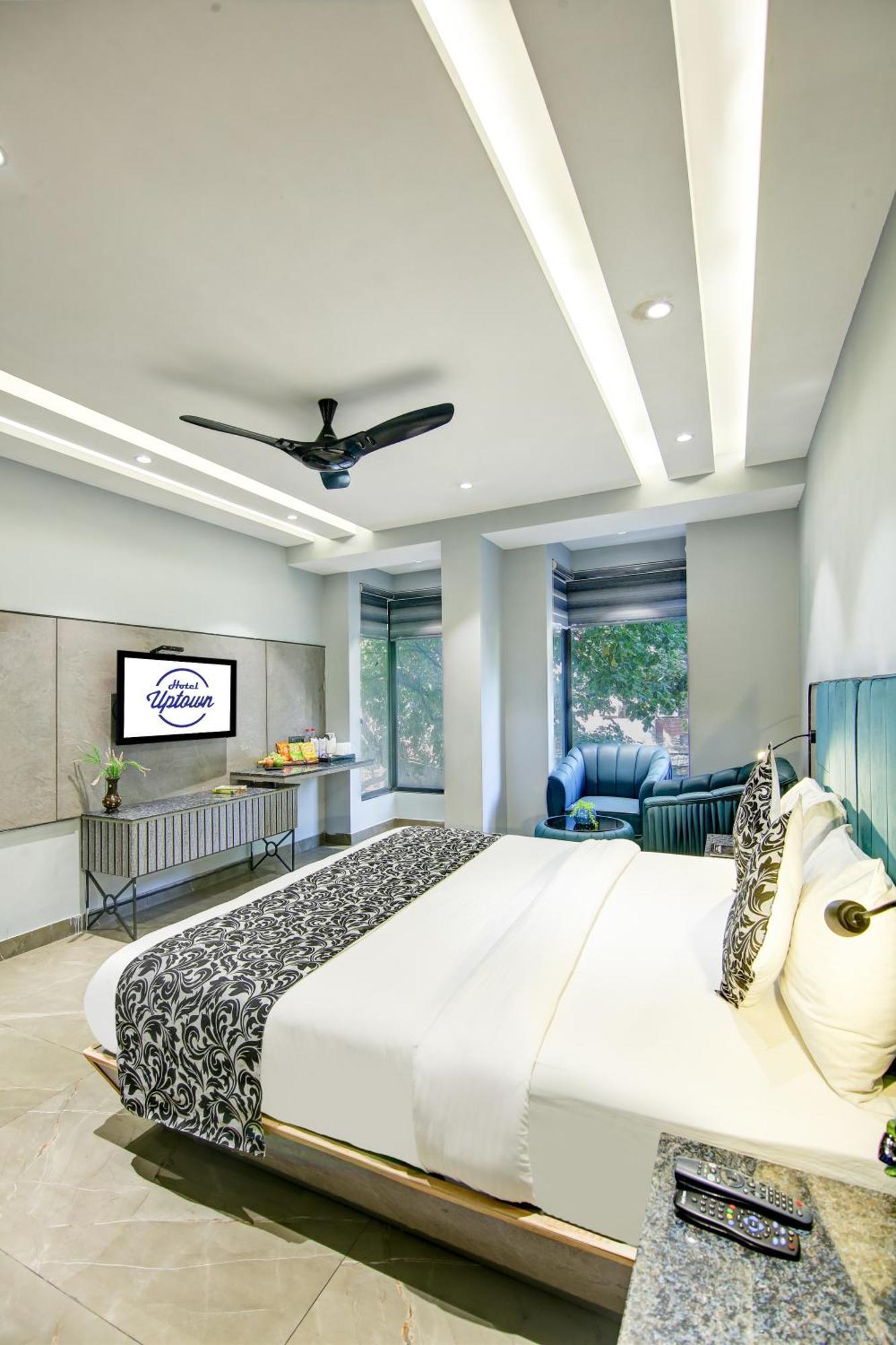 Hotel Uptown - 1 Km Connaught Place ニューデリー エクステリア 写真