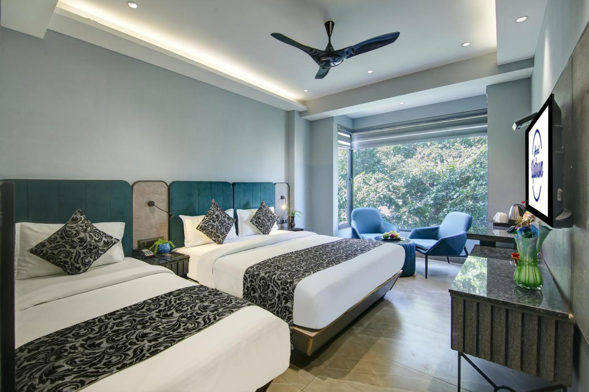 Hotel Uptown - 1 Km Connaught Place ニューデリー エクステリア 写真