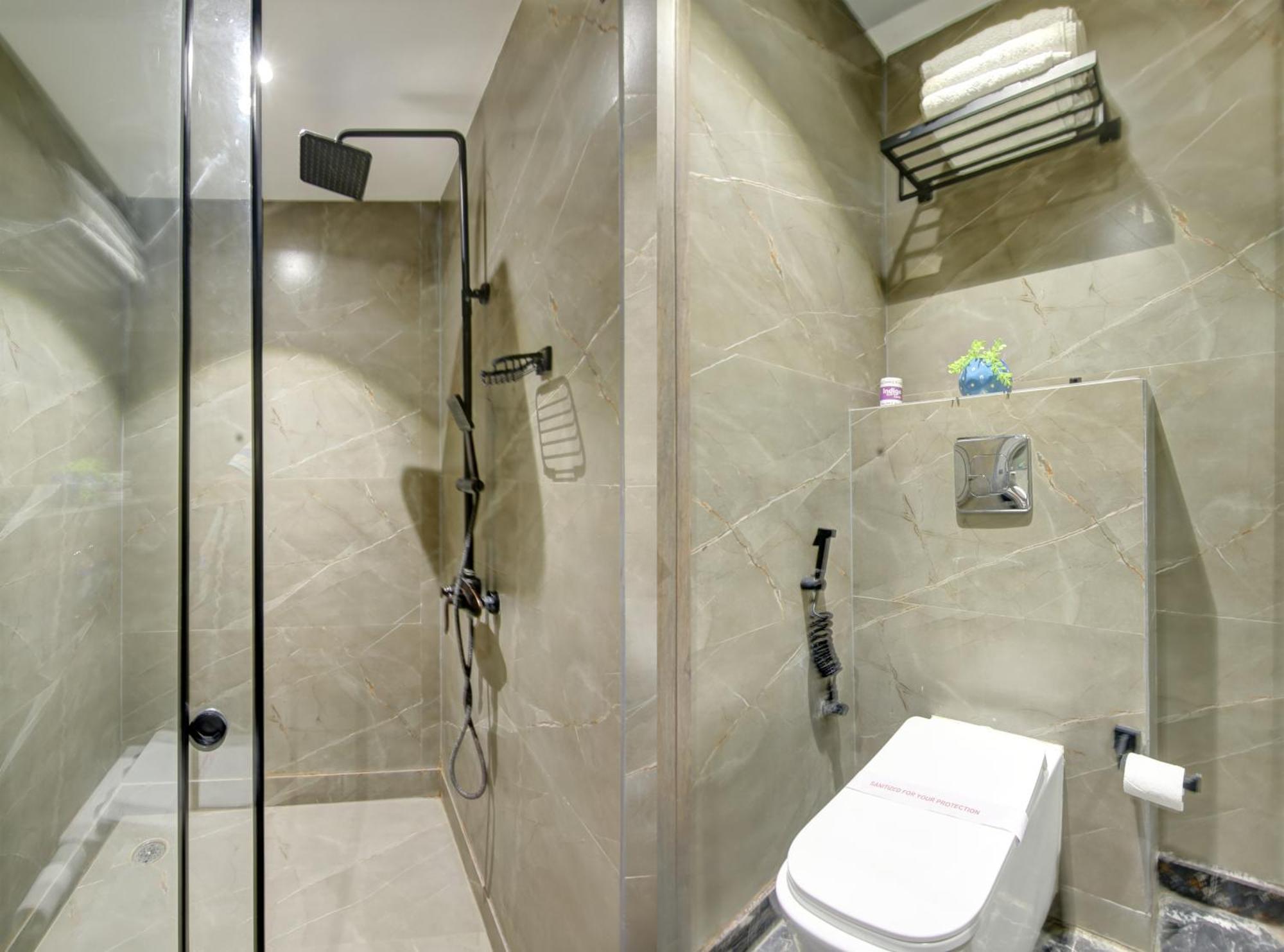 Hotel Uptown - 1 Km Connaught Place ニューデリー エクステリア 写真