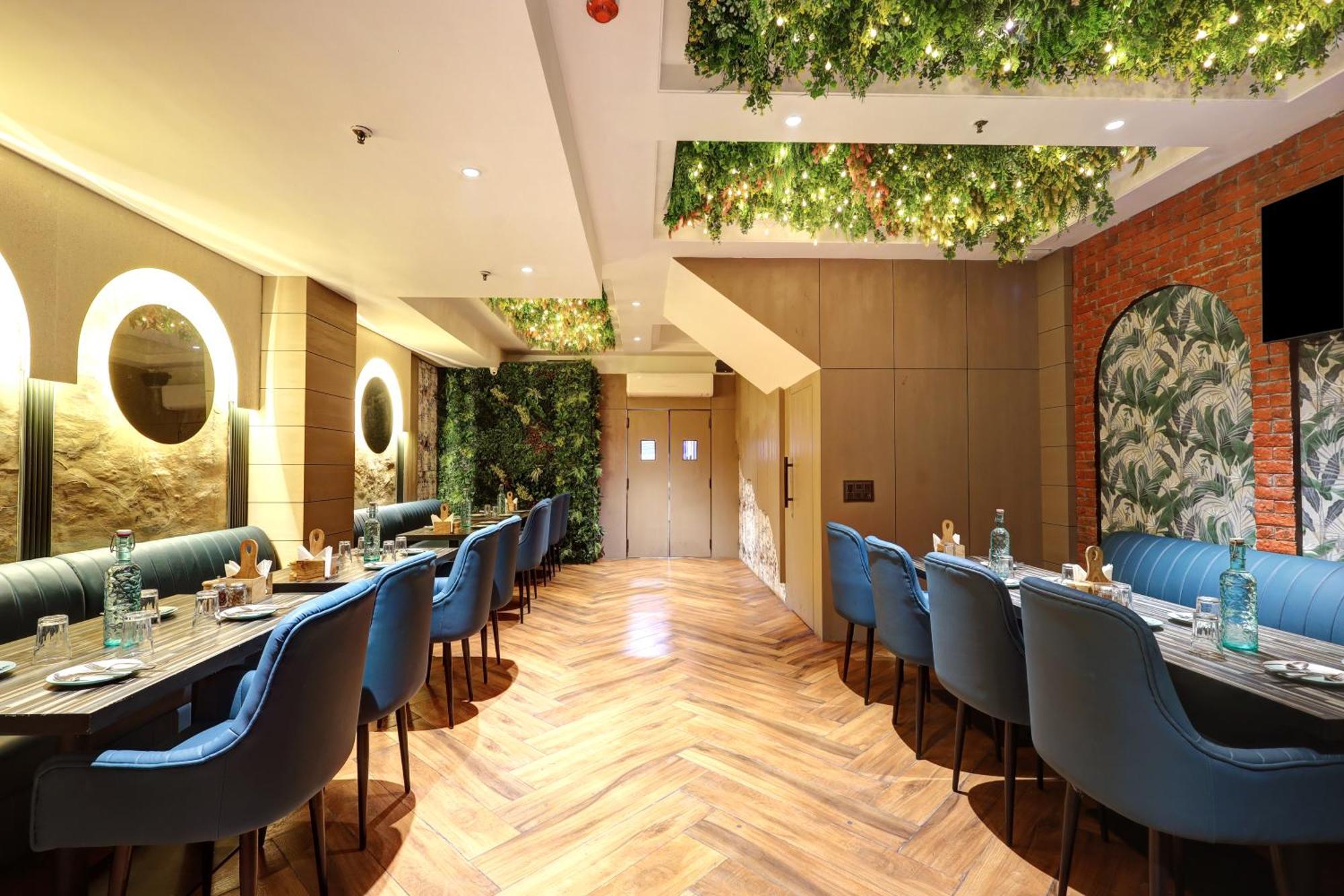 Hotel Uptown - 1 Km Connaught Place ニューデリー エクステリア 写真